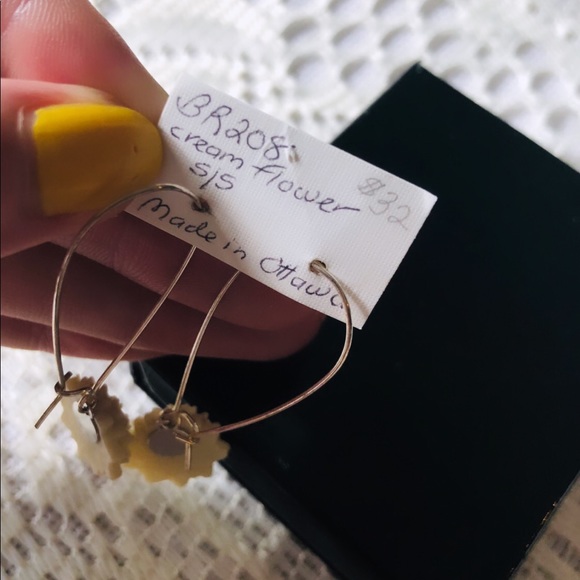 Cream Flower Earrings - Picture 2 of 3